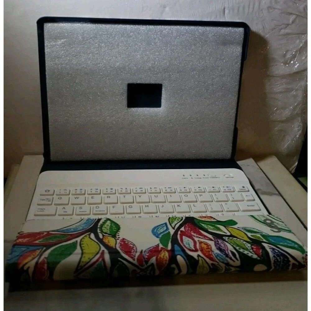 Wireless Detachable Keyboard Stand iPad 9,8,7 Folio Case Soft Tree of life